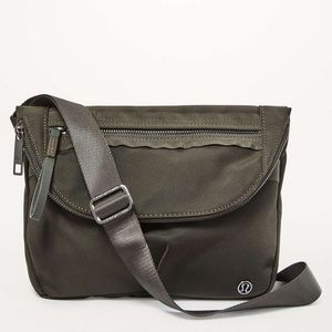 Lululemon Festival Bag II - Dark Olive